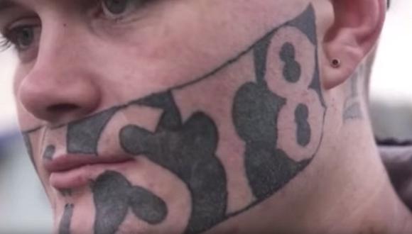 ​Se hizo enorme tatuaje en la cara y ahora sufre porque no consigue trabajo [VIDEO]