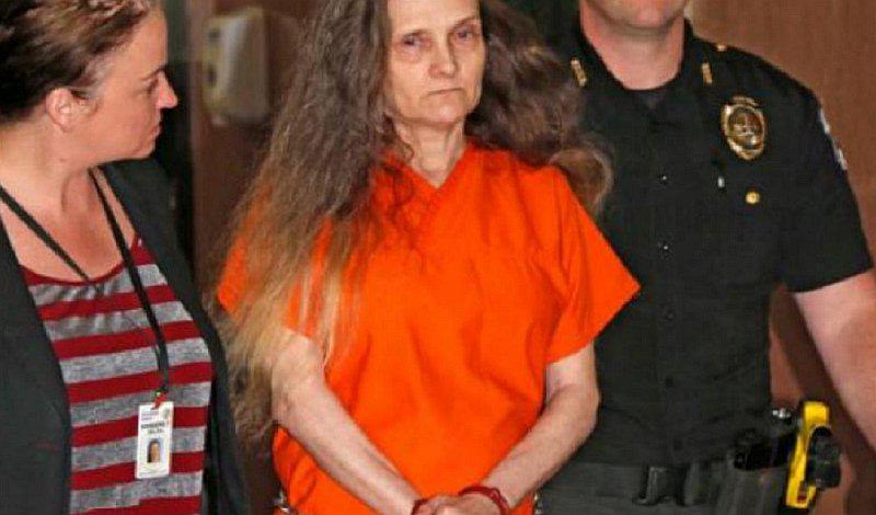 ​EE.UU: cadena perpetua para mujer que torturaba a su nieta disfrazándose de bruja