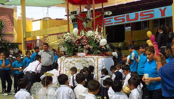 Colegios de Moquegua rinden homenaje al Señor de Locumba Peregrino