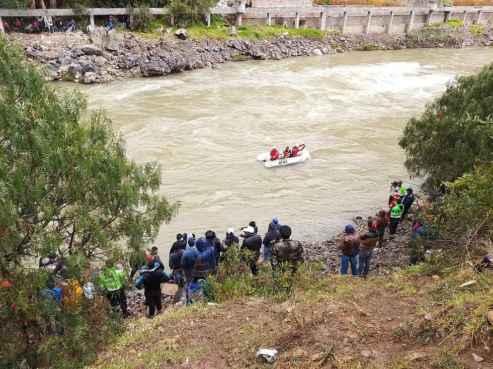 Río Mantaro se traga los cuerpos de dos personas que volcaron en un automóvil