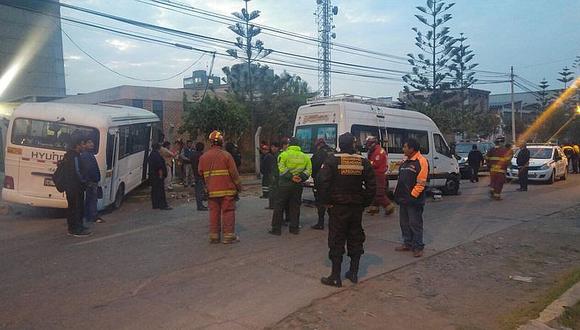 Choque múltiple deja daños materiales en Camaná