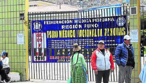 Galenos del hospital regional de Puno dejan de atender pacientes durante paralización