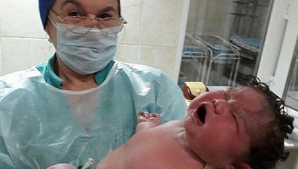 Rusia: ​Nace una bebé gigante de 6,3 kilos (FOTOS)