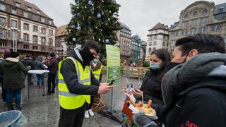 Francia: autoridades detectan 11 mil pasaportes sanitarios falsos