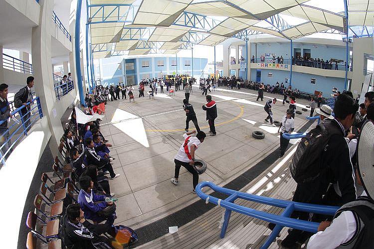 Alumnos del colegio Honorio Delgado tienen la infraestructura, pero no pueden usarlo