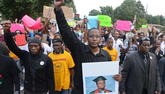 EEUU: ​Familia de joven afroamericano asesinado por policía exige indemnización