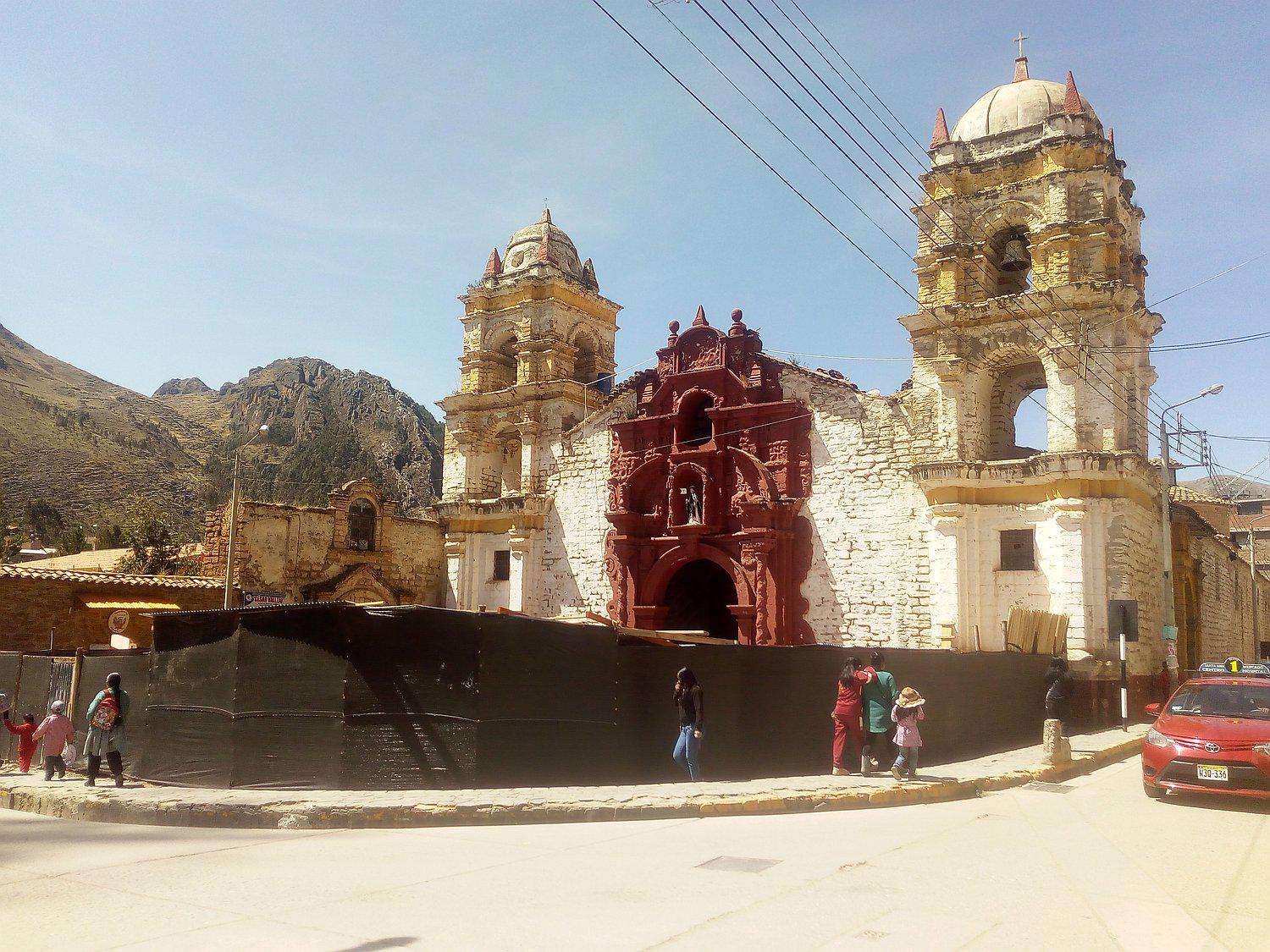 Consejeros observan adicionales en obra de la iglesia Santo Domingo