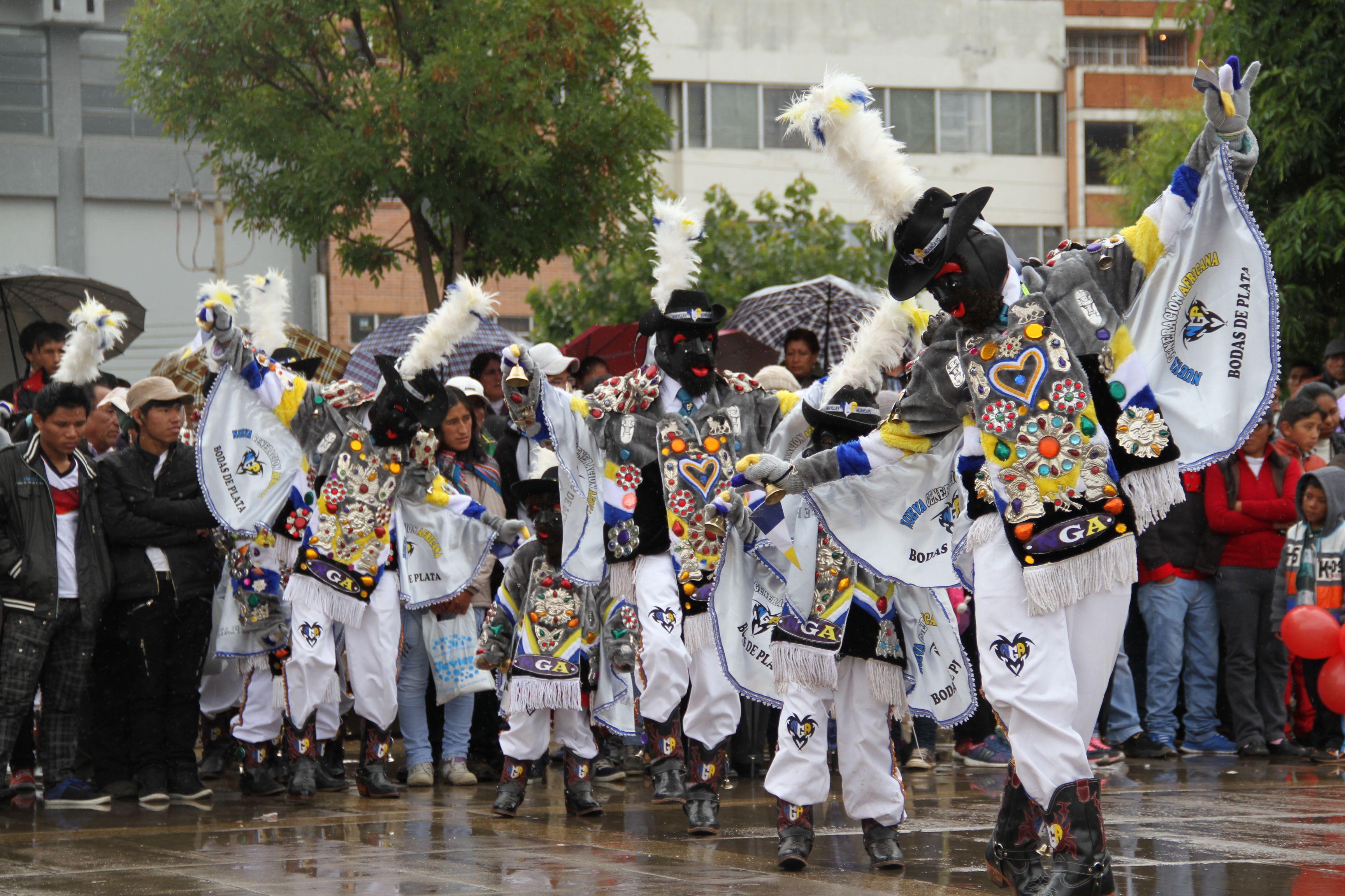Negritos de Huayllay-Pasco dieron alegría a asistentes en desfile