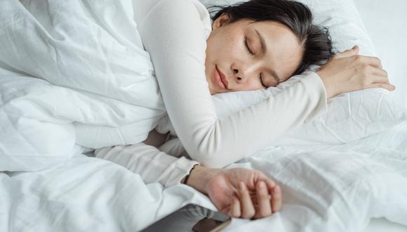 Mientras dormía, una mujer china sufrió el robo de miles de dólares por parte de su pareja, quien cogió su celular y desbloqueó todo mediante el reconocimiento facial y su huella digital. (Foto referencial: Pexels)