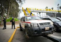 Trasladan patrulleros inoperativos estacionados en comisarías a deposito en Lurín
