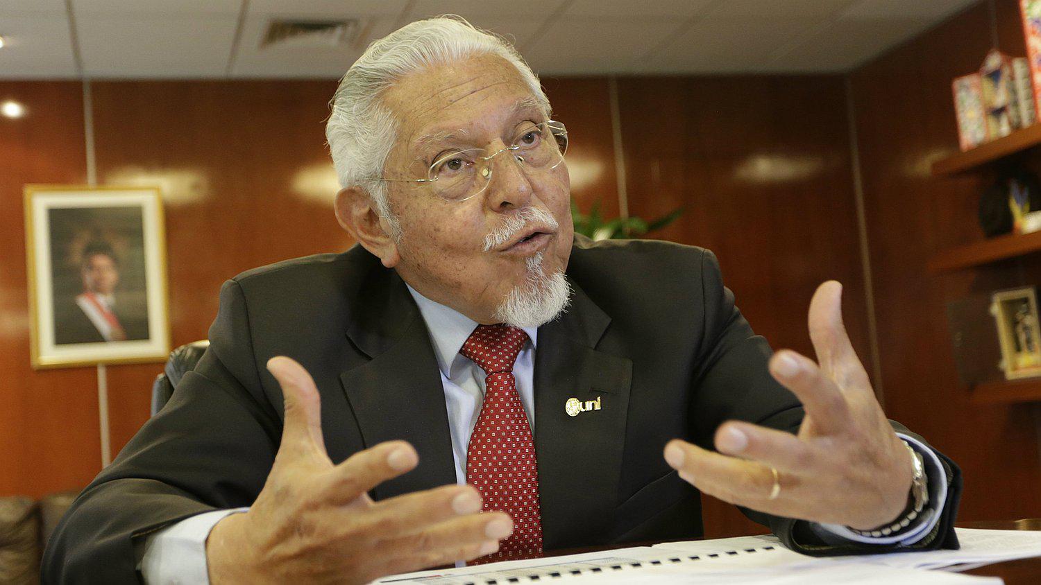 Ministro Piqué: "Hay un poco de demora en las obras de reconstrucción” 