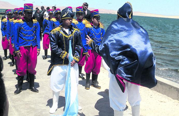 I.E. San Luis Gonzaga ganó desfile por desembarco de San Martín en Paracas