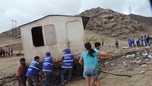 Trujillo: Mira lo que hacen brigadistas para ayudar a una familia  (VIDEO)