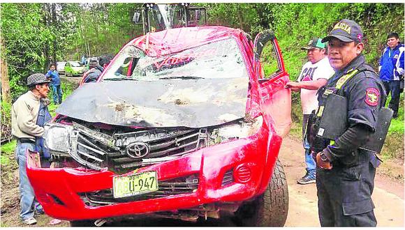 ​Vehículo de trabajador del Gobierno Regional de Huánuco se despista y él se salva de milagro