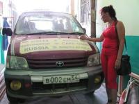 Aduanas dona pequeña combi al albergue "Medalla Milagrosa"