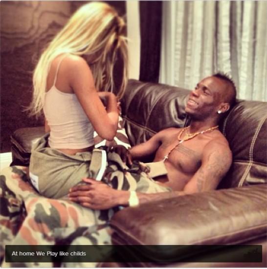 Foto caliente es posteada por novia de Mario Balotelli