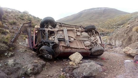 Dos fallecidos deja accidente en la carretera Arequipa-Juliaca