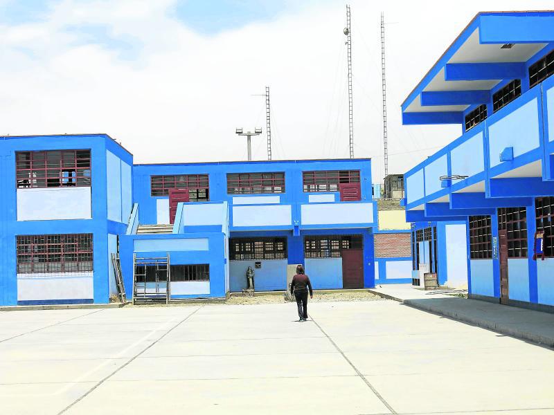 Escolar asiste a clases armado con pistola 