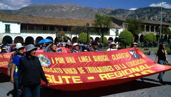 Ultras del Conare intentan tomar sede del Gobierno Regional de Ayacucho