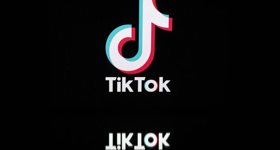 Esta foto tomada el 21 de noviembre de 2019 muestra el logotipo de la aplicación para compartir videos en las redes sociales Tiktok en la pantalla de una tableta en París. (Lionel BONAVENTURE / AFP).