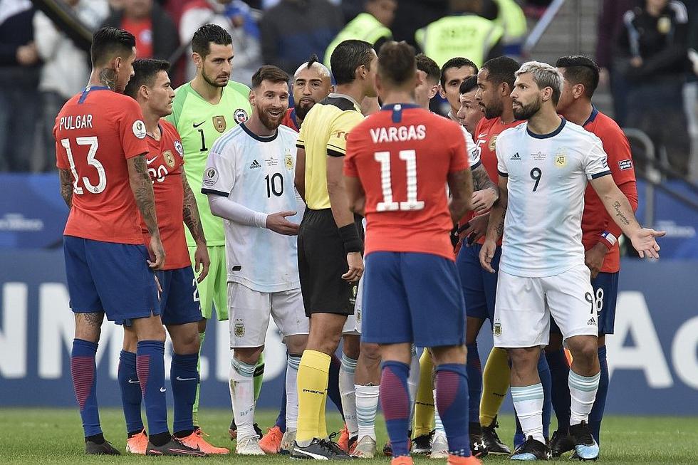 Lionel Messi y Gary Medel pelean y son expulsados por árbitro (VIDEO Y FOTOS)