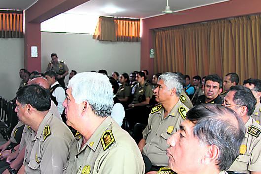 Ministro del Interior inspecciona la ETSP y el penal