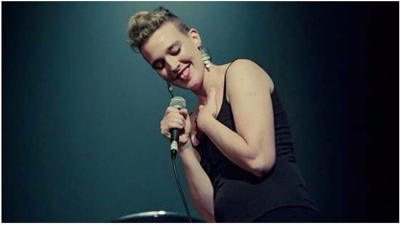 ​Cantante Barbara Weldens muere en pleno concierto [VIDEO]