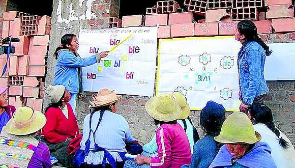 Cifra de mujeres analfabetas cuatriplica la de los varones en la región Puno