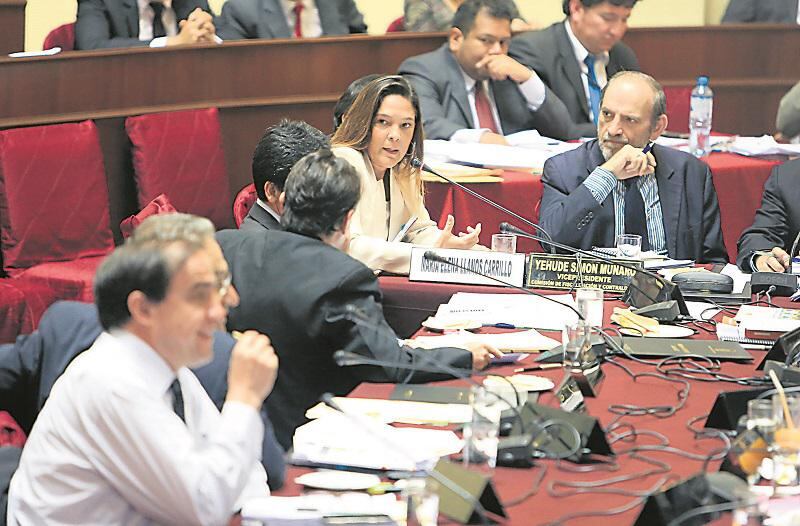 Letra de Ollanta Humala aparece en libretas, asegura María Llanos 