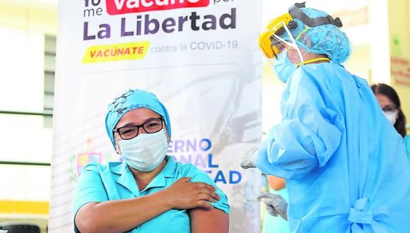 En la Región también lamentan que médicos liberteños se hayan vacunado antes que todos en Lima.
