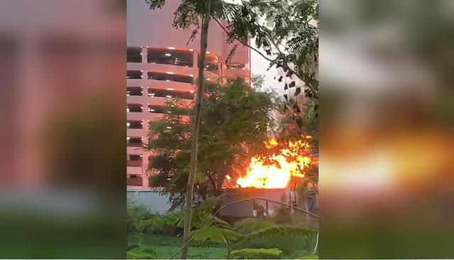 Captura de pantalla realizada el 8 de febrero de 2020 muestra un incendio en el complejo del centro comercial Terminal 21 durante el tiroteo. (AFP).