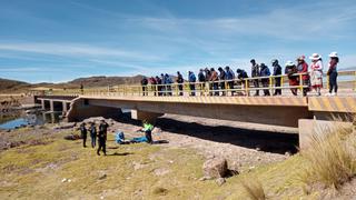 Joven muere tras despiste y caída de su motocicleta al río Coata, en Puno