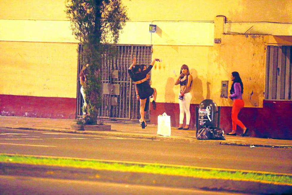 Los "telos" sobre ruedas: alquilan automóviles para encuentros sexuales