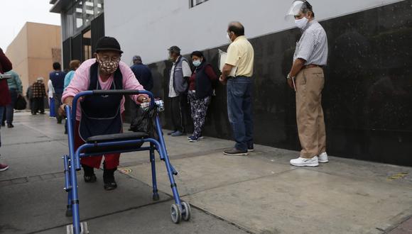 Ancianos serán inoculados con vacunas (Fotos: Andrés Paredes / @photo.gec)