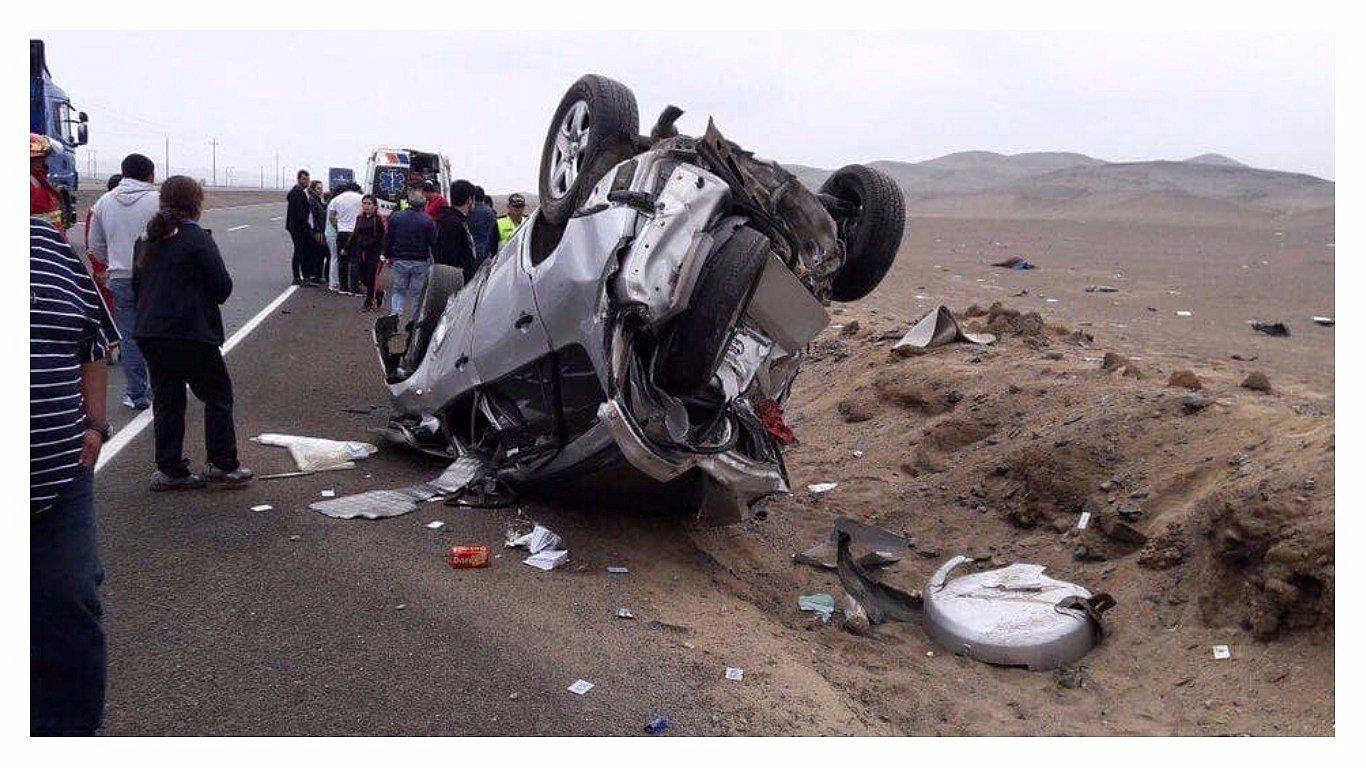 Niño de nueve años y su abuela mueren al despistarse una camioneta en Huarmey 