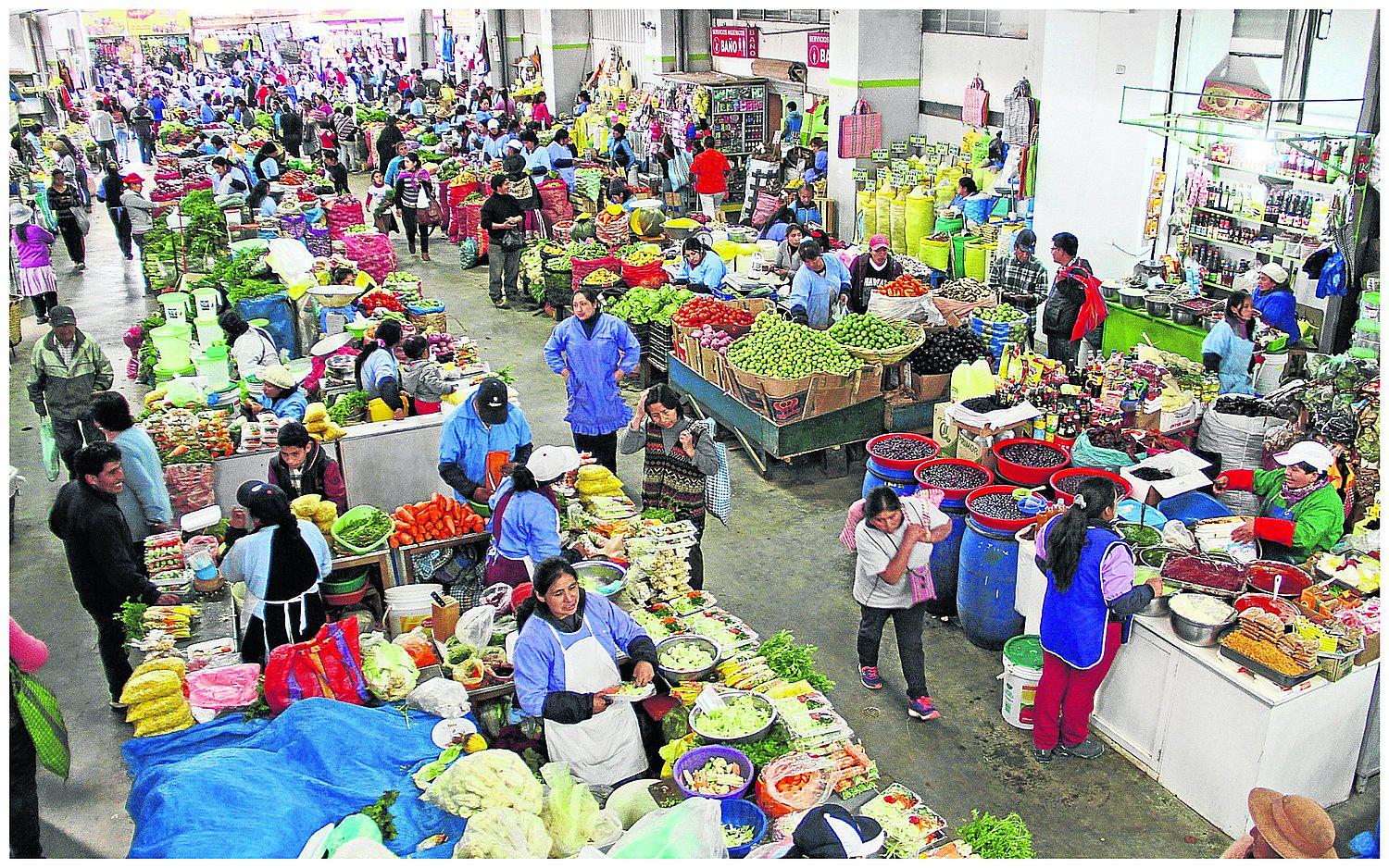 ​Productos traídos de otras regiones se encarecen en mercados y bajan compras 