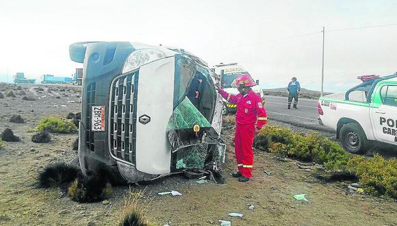 Un muerto y 10 heridos dejó un accidente de tránsito en la vía Juliaca -Arequipa