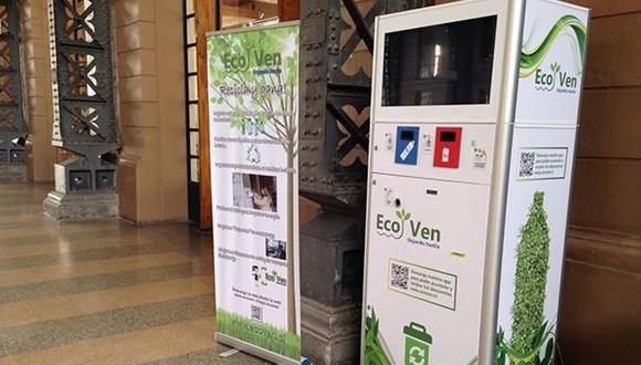 Llega a Perú la máquina que te da vales de consumo y comida gratis por reciclar plástico 