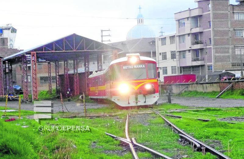 Ferrocarril Central traslada vagones del Metro Wanka a Lima 