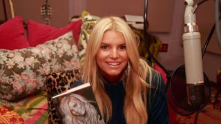 Jessica Simpson revela detalles de su lucha contra el alcoholismo y comparte impactante foto de su pasado