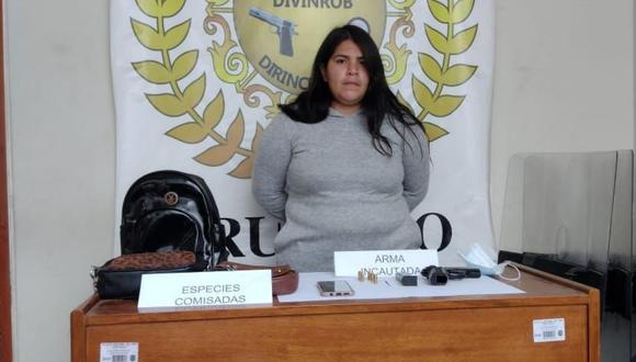 Kiara Rodríguez es investigada por el delito de porte ilegal de armas y municiones. Además, es internada en el penal El Milagro. (Foto: PNP)