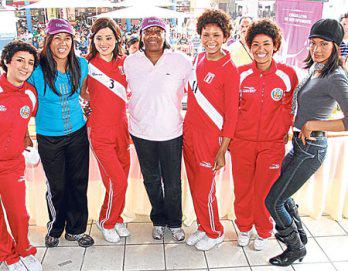 Ex voleibolistas defienden miniserie