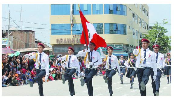 Zarumilla: Premian a colegios tras desfile en la frontera