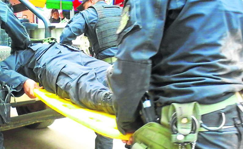 Hallan muerto a policía dentro de la comisaría