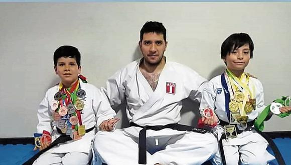 Michael Ramírez Calderón, karateca de Characato, casi por 30 años lleva consigo decenas de medallas representando a la querida Ciudad Blanca. (Foto: Difusión)