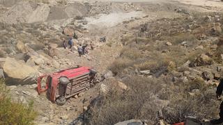Arequipa: Conductor pierde la vida tras caer con su vehículo a un abismo de 200 metros