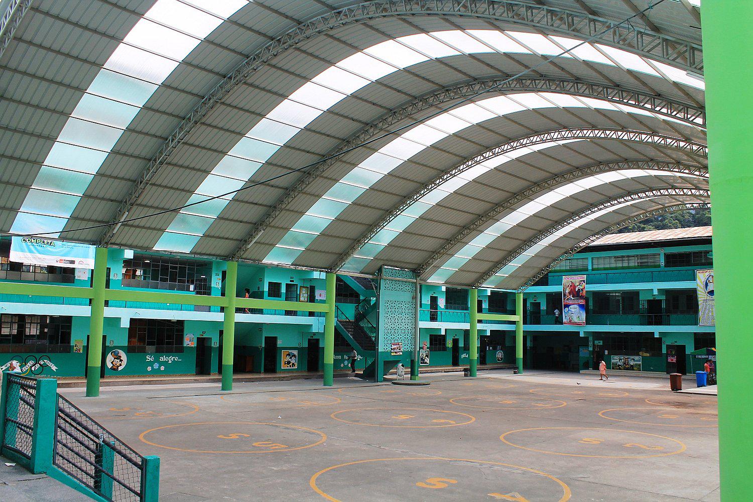 San Ramón: Municipalidad coloca techo de policarbonato en colegio estatal