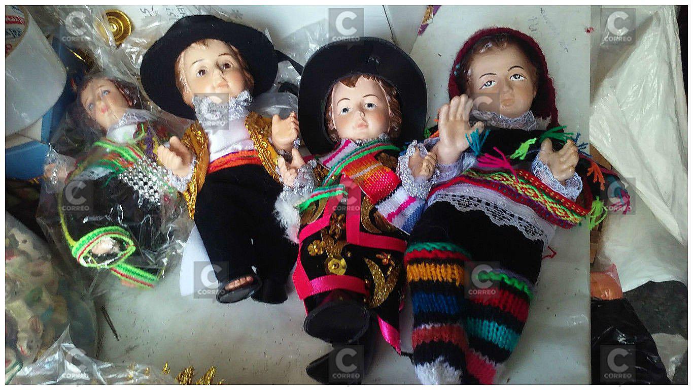 Huancayo: Así visten al Niño Jesús para celebrar Bajada de Reyes (VIDEO)