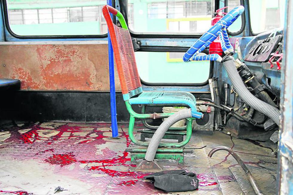 Sicarios atacan dentro de microbus