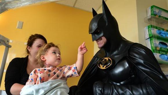 'Batman' que visitaba niños enfermos en hospitales murió en un accidente